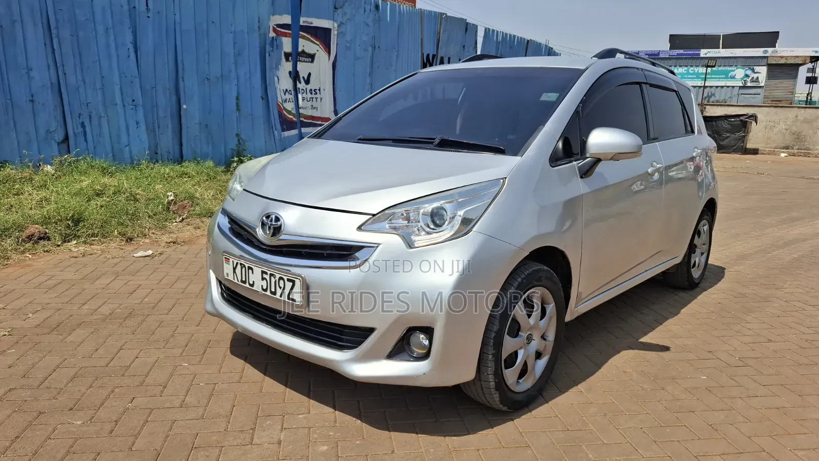 Toyota Ractis 1.5 FWD 2014 Silver