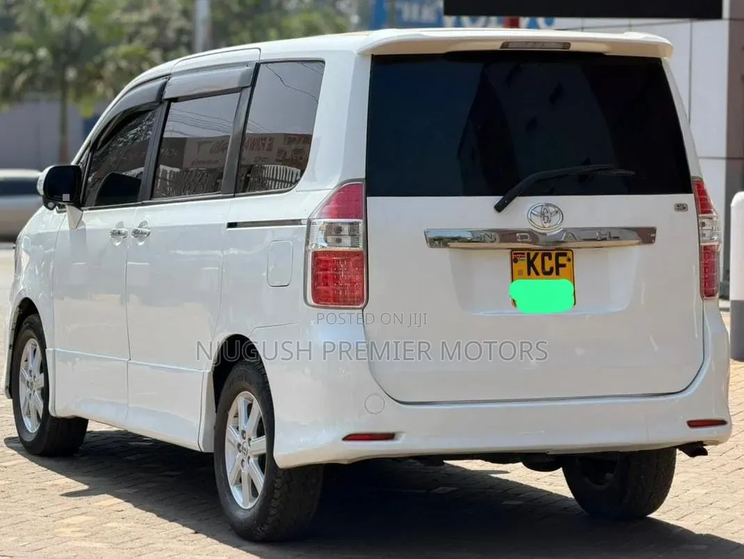 Toyota Noah 2008 White
