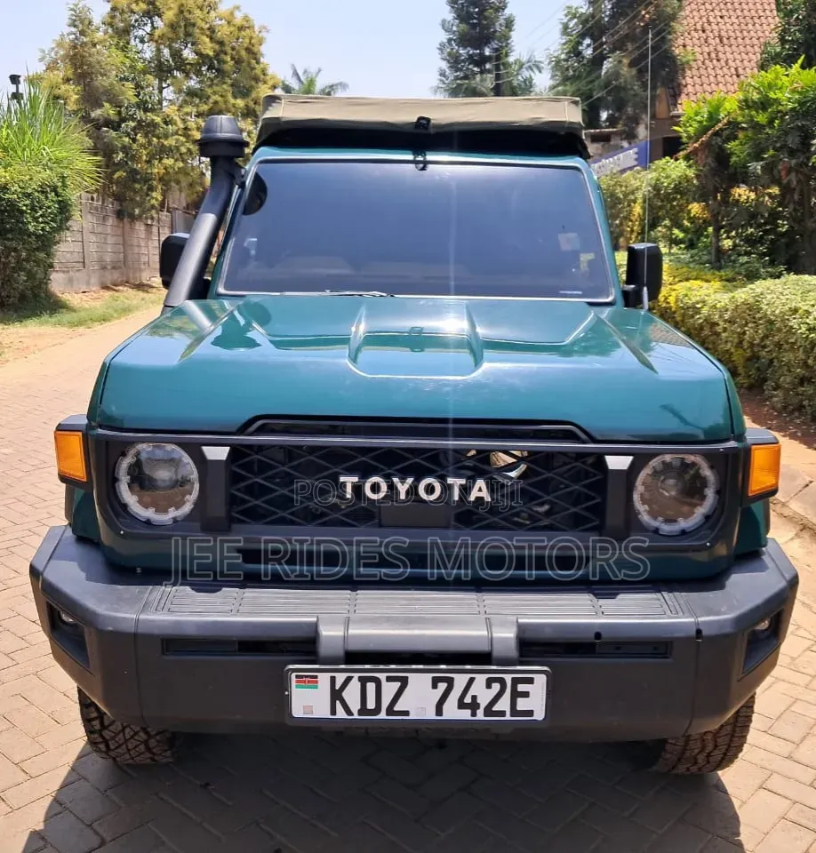 Toyota Land Cruiser 2014 Green