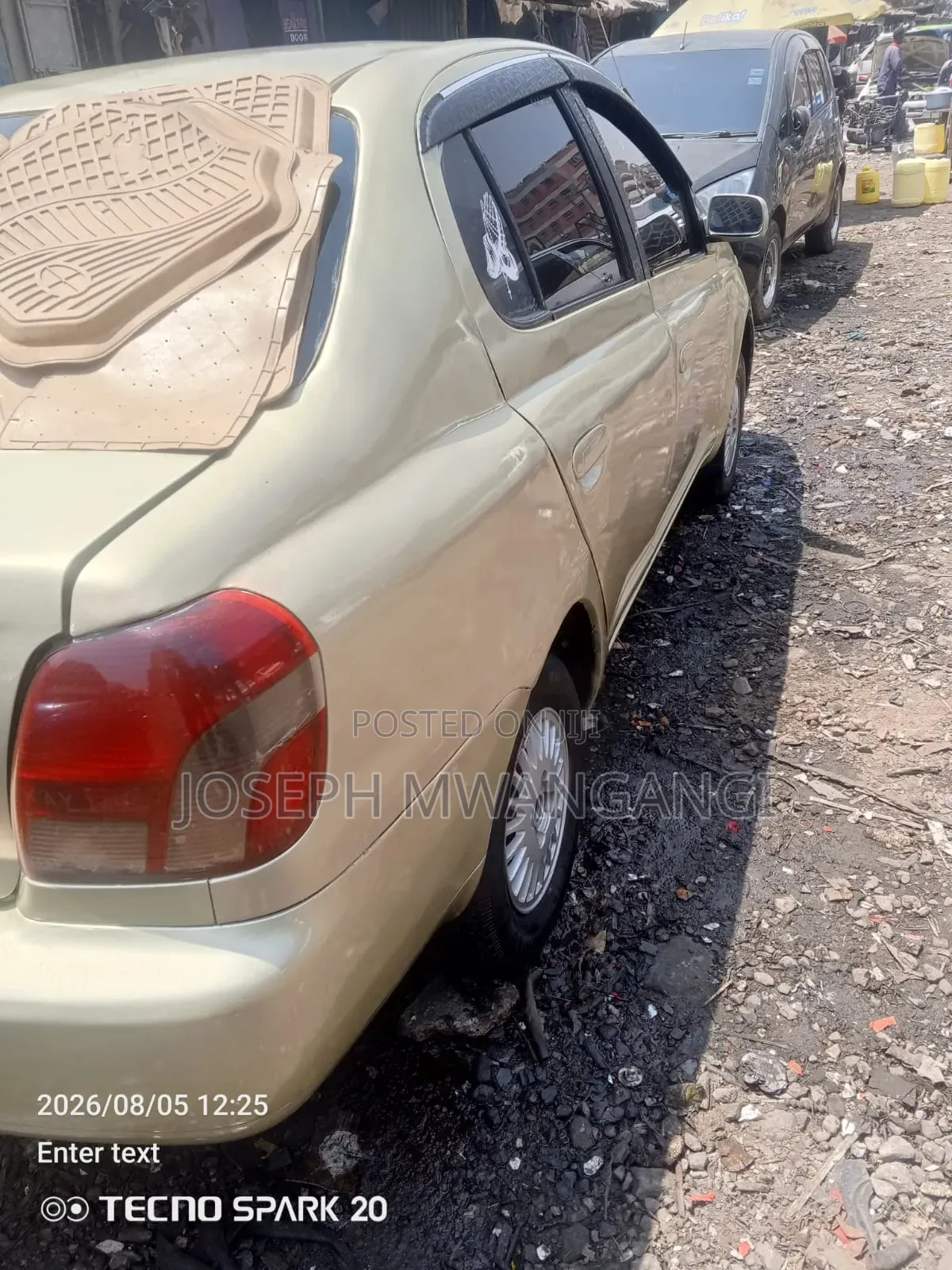 Toyota Platz 2000 Gold