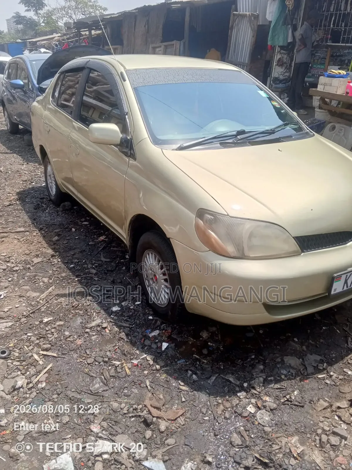Toyota Platz 2000 Gold