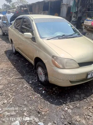 Toyota Platz 2000 Gold