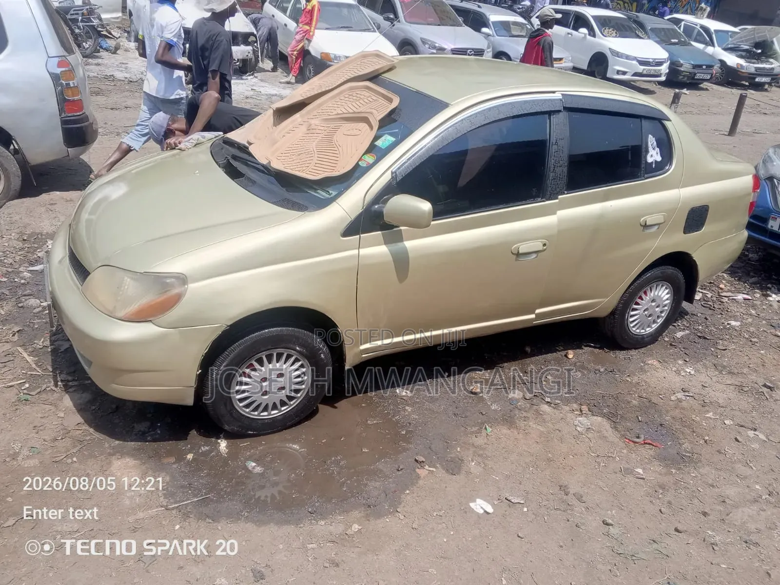 Toyota Platz 2000 Gold
