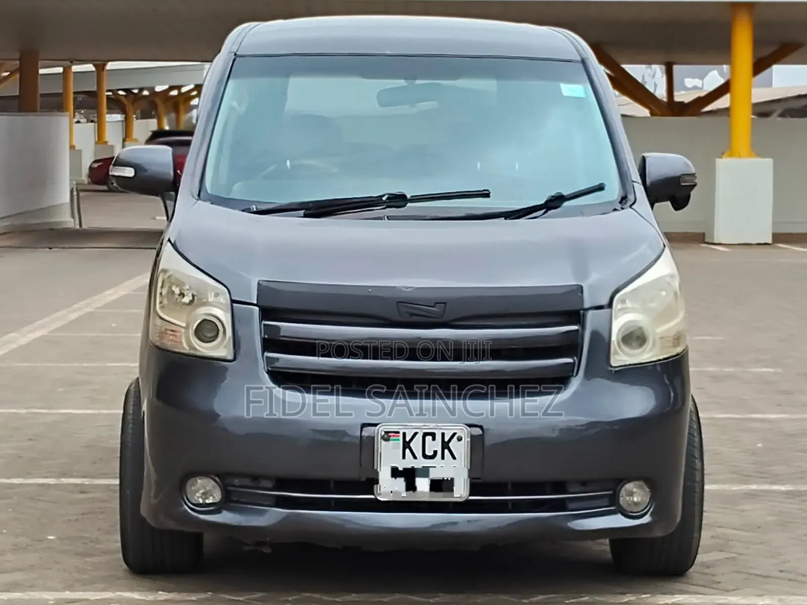 Toyota Noah 2009 Gray