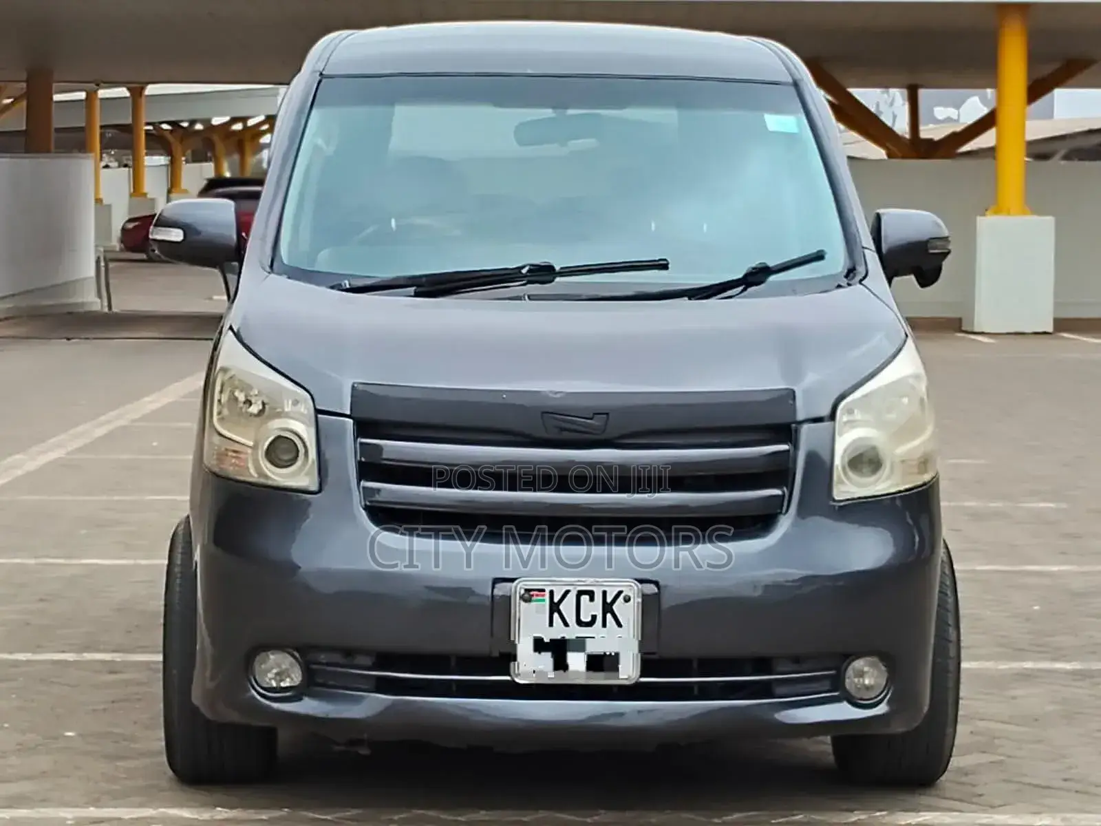 Toyota Noah 2009 Gray