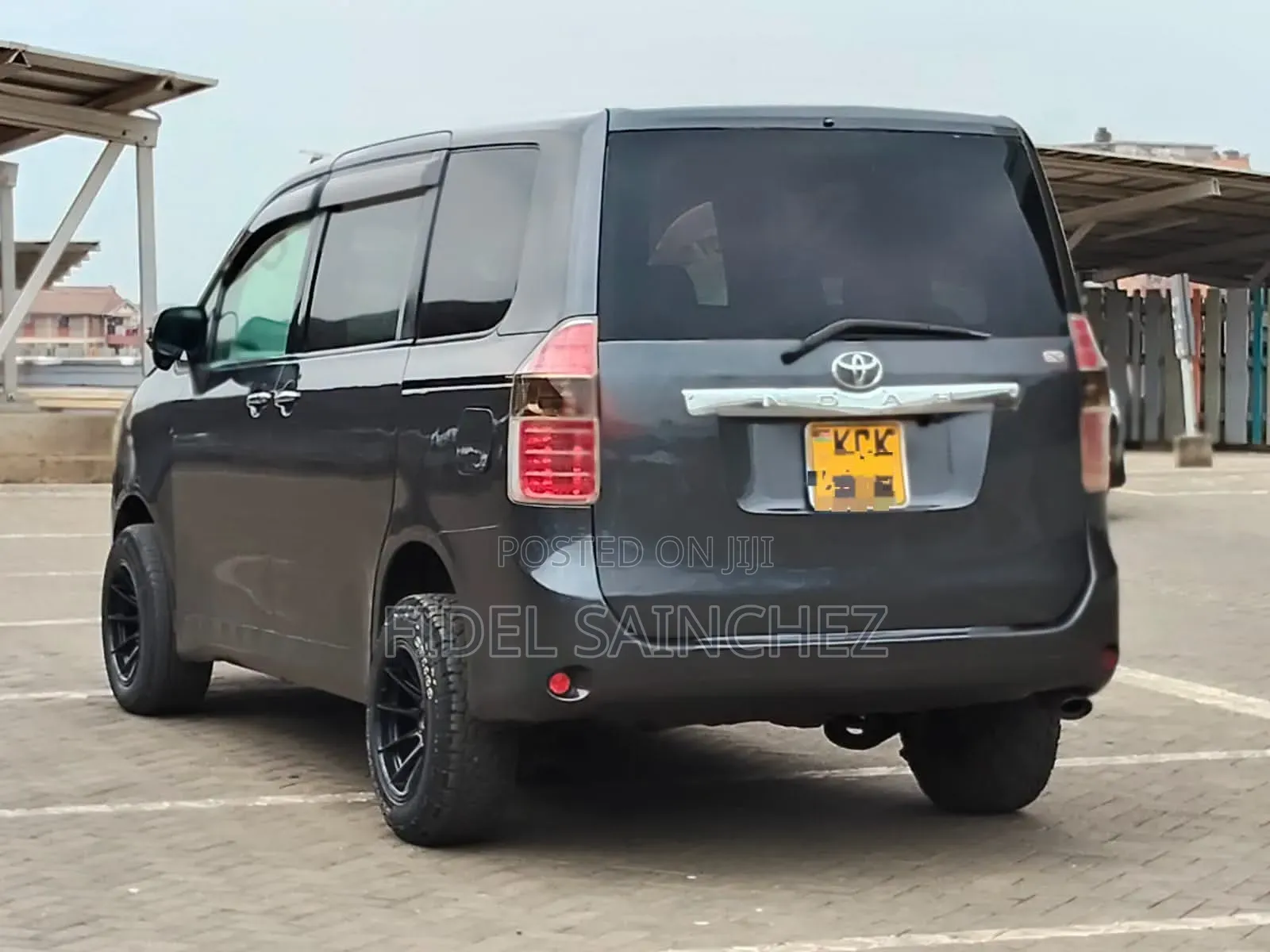 Toyota Noah 2009 Gray