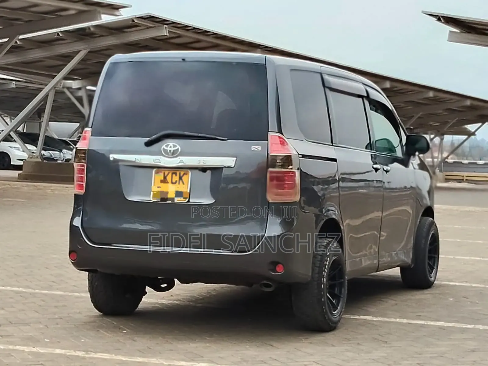 Toyota Noah 2009 Gray