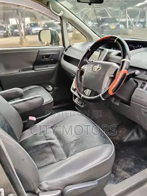 Toyota Noah 2009 Gray