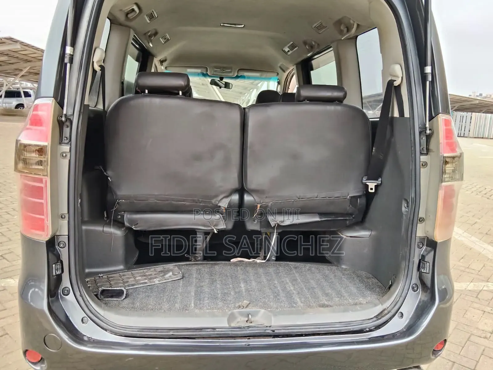 Toyota Noah 2009 Gray