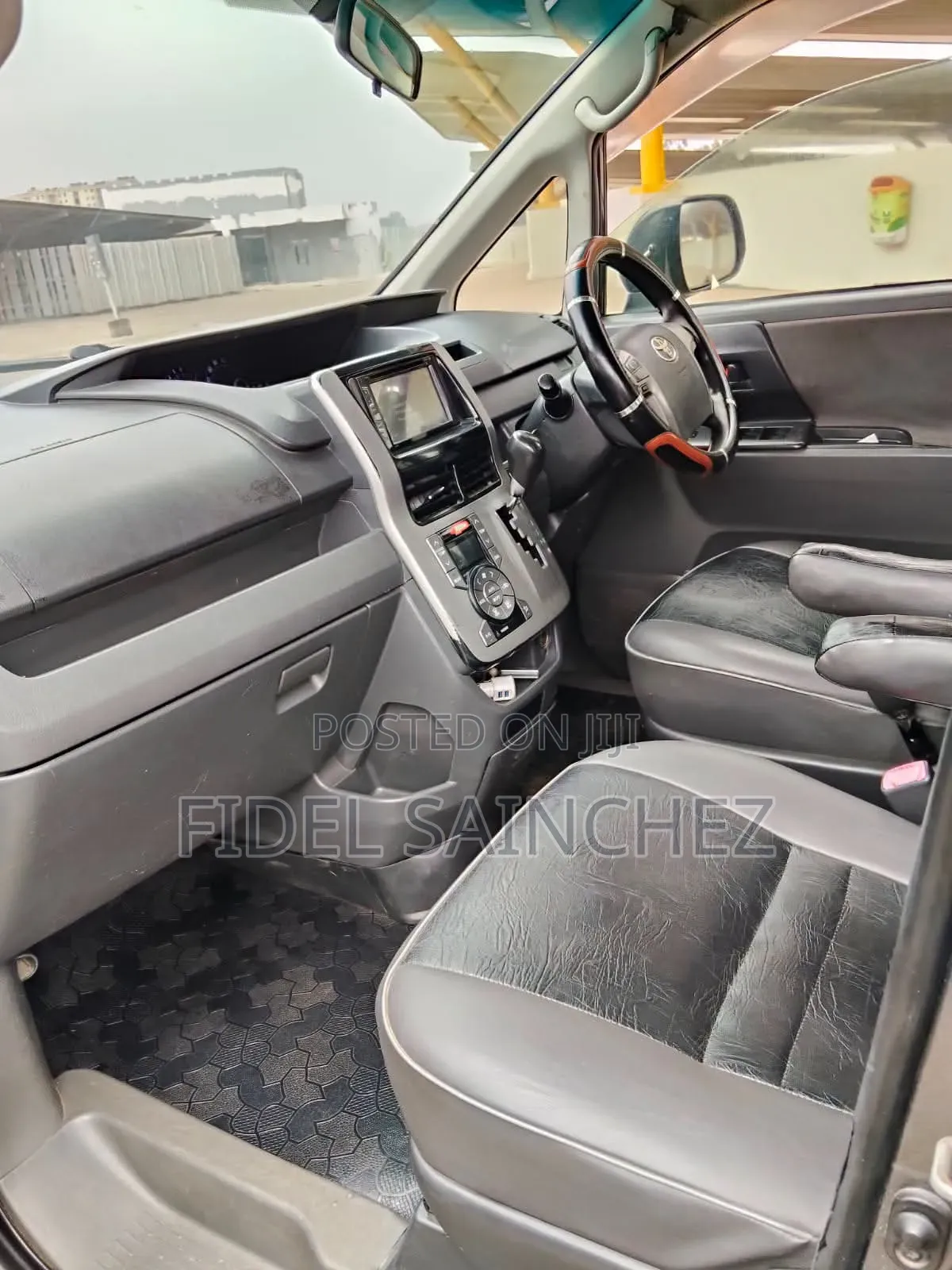 Toyota Noah 2009 Gray