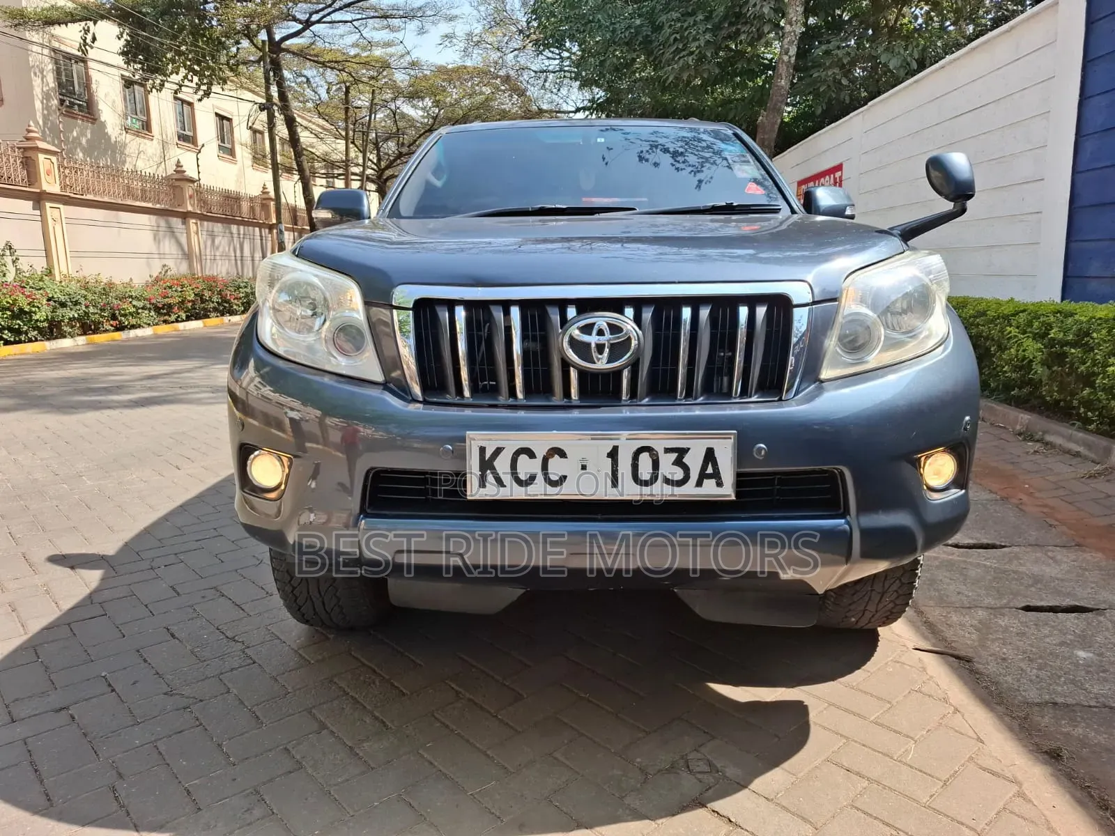 Toyota Land Cruiser Prado 2.7 i 2011 Gray