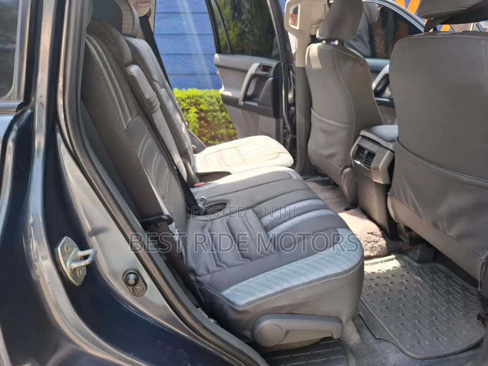 Toyota Land Cruiser Prado 2.7 i 2011 Gray