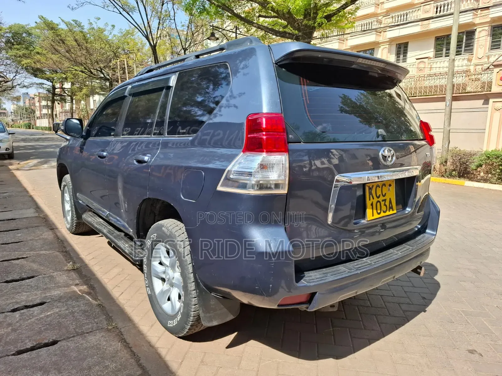 Toyota Land Cruiser Prado 2.7 i 2011 Gray