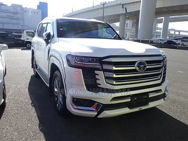 Toyota Land Cruiser LC300 2022 White