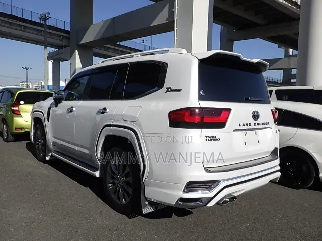 Toyota Land Cruiser LC300 2022 White