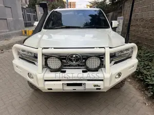 Toyota Land Cruiser 4.6 V8 ZX 2016 White