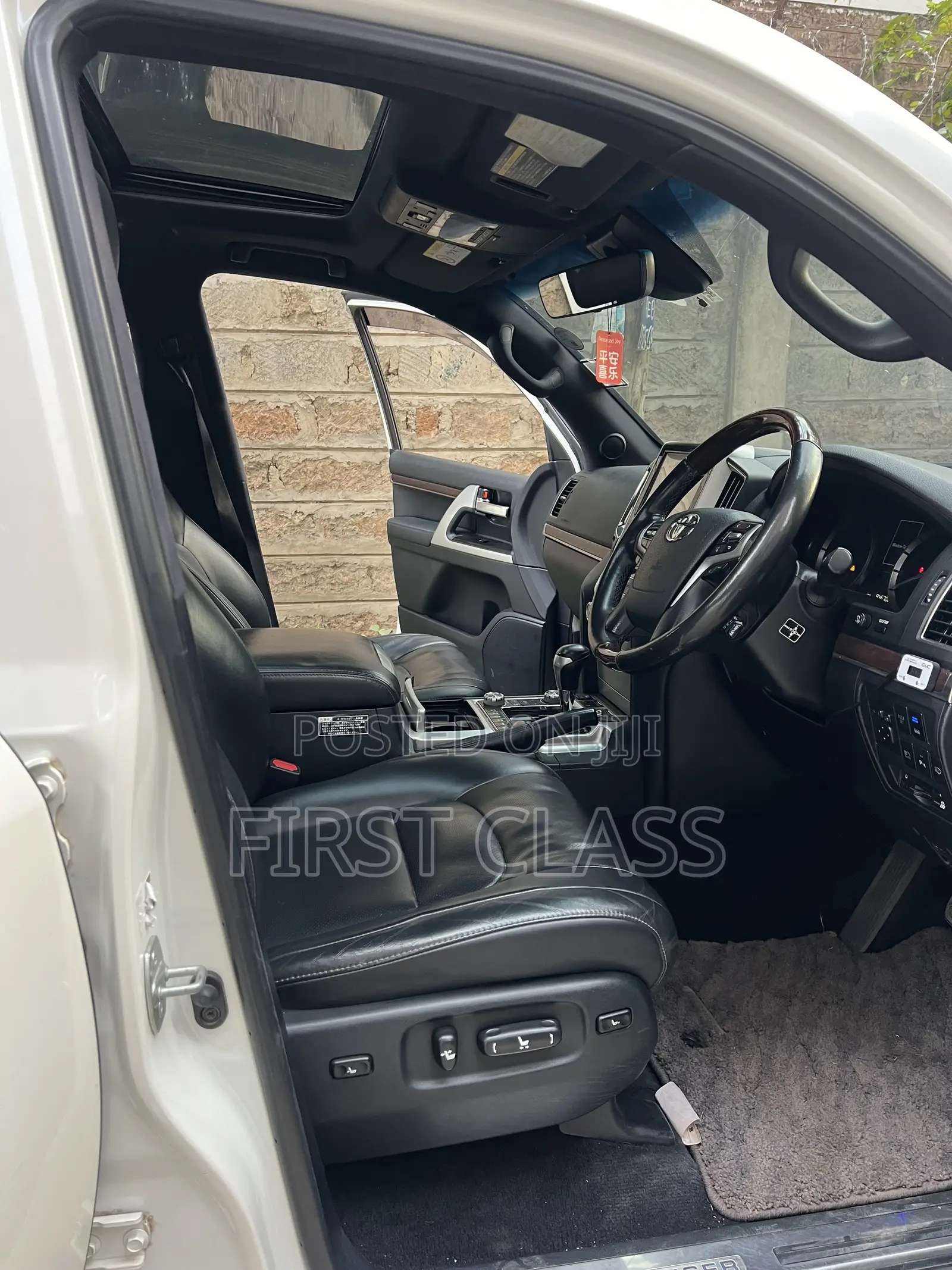 Toyota Land Cruiser 4.6 V8 ZX 2016 White