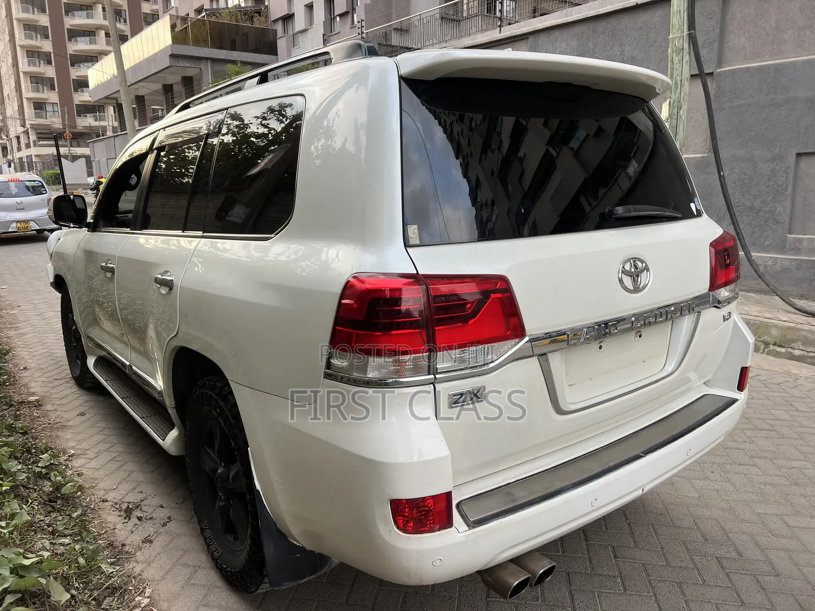 Toyota Land Cruiser 4.6 V8 ZX 2016 White