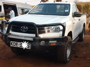 Toyota Hilux 2021 White