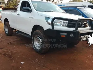Toyota Hilux 2021 White