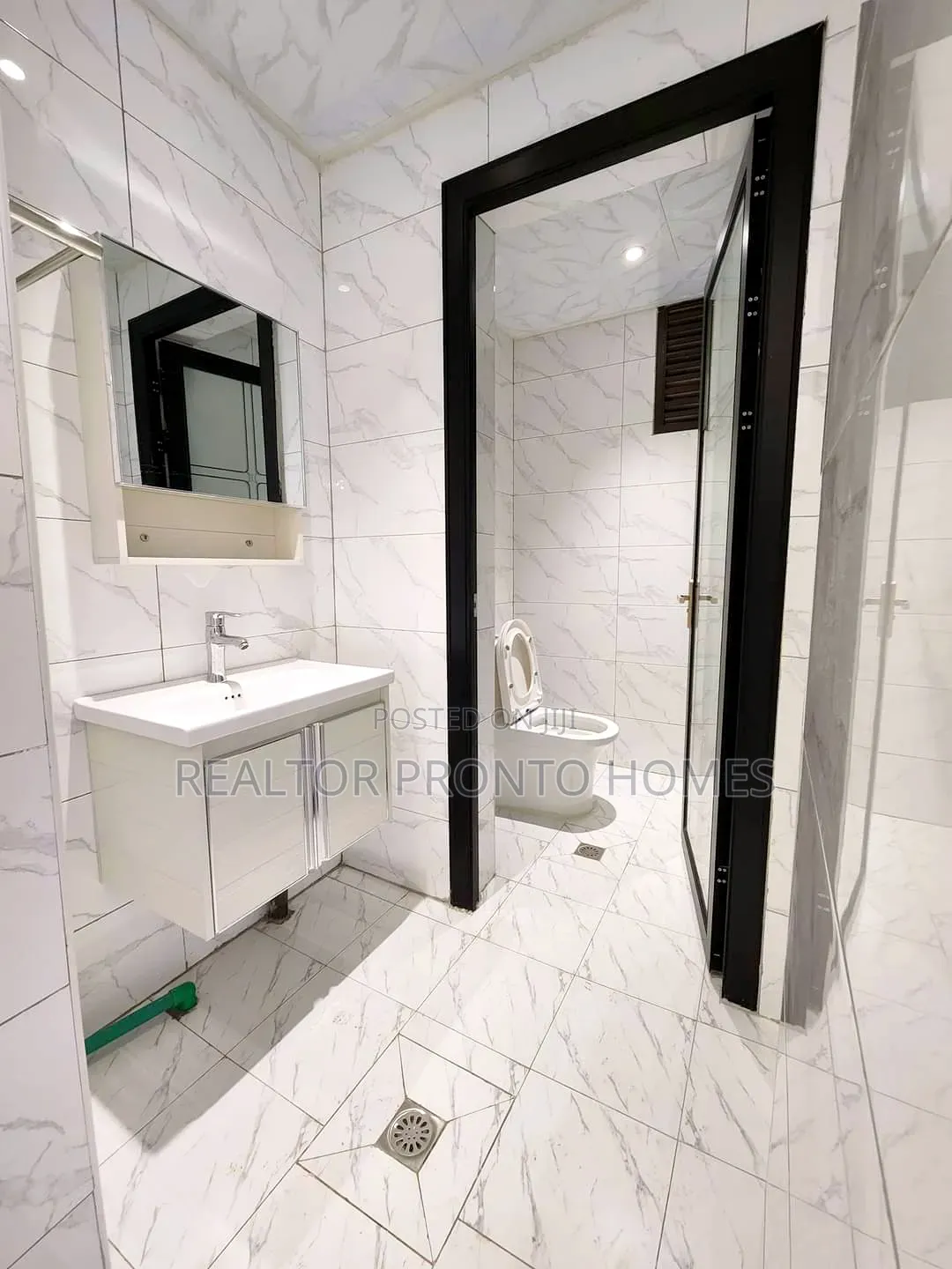 4bdrm Apartment in Kilimani, Hurlingham for rent