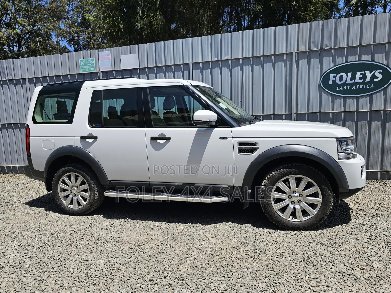 Land Rover Discovery 2014 White