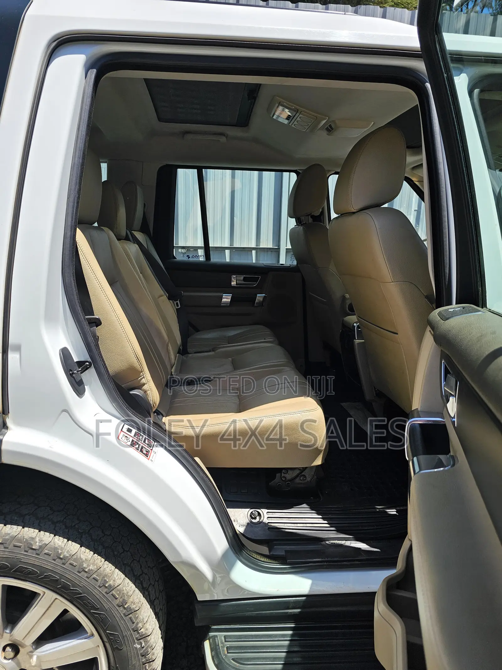 Land Rover Discovery 2014 White
