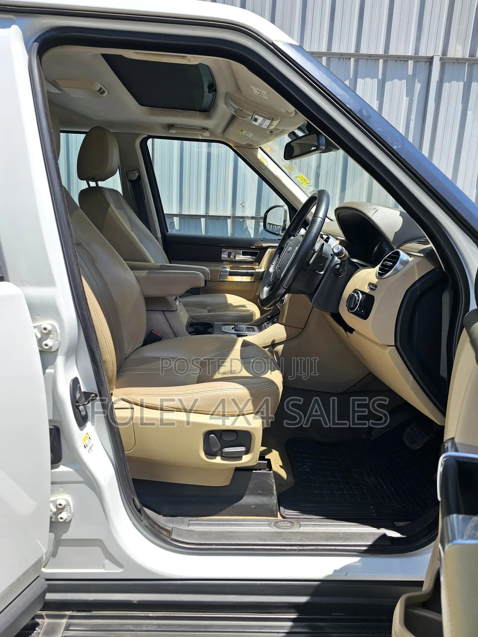 Land Rover Discovery 2014 White