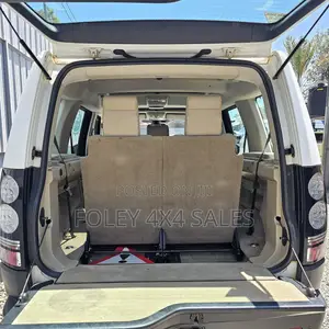 Land Rover Discovery 2014 White