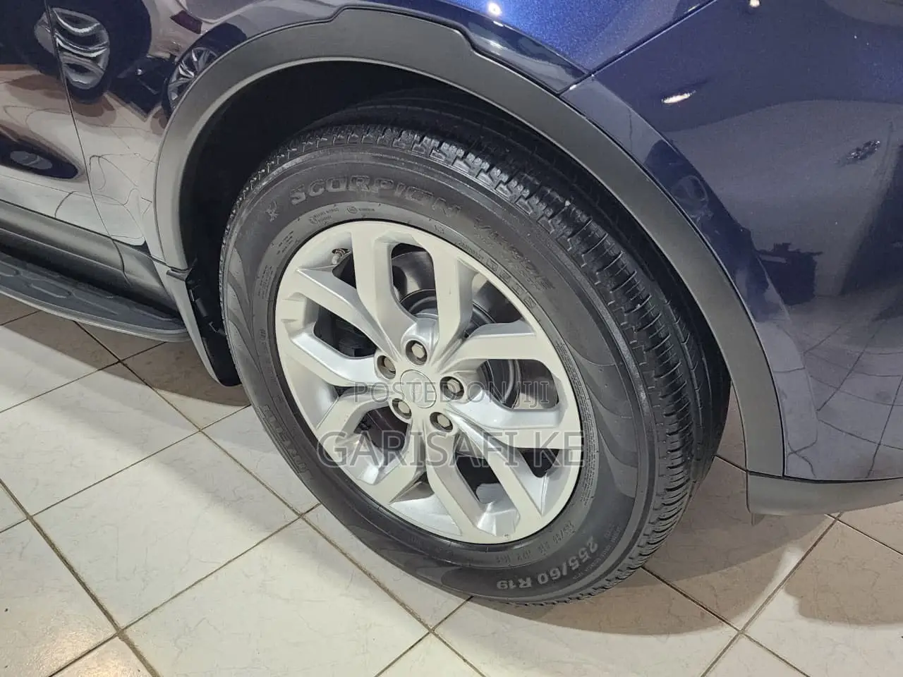 Land Rover Discovery 2018 Blue