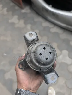 Toyota Passo Engine Mount.
