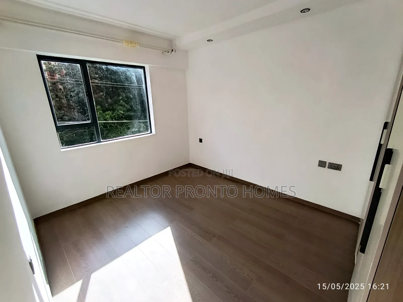 Commercial 2 Bedrooms Apartment for Office Use
