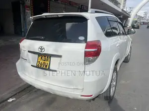 Toyota Vanguard 2013 White