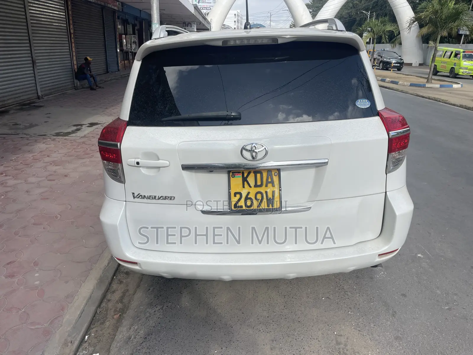 Toyota Vanguard 2013 White