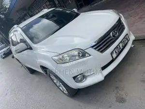 Toyota Vanguard 2013 White