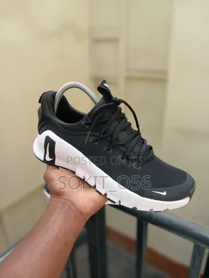 Nike Free Metcon 6 Cross-Training Sneaker.
