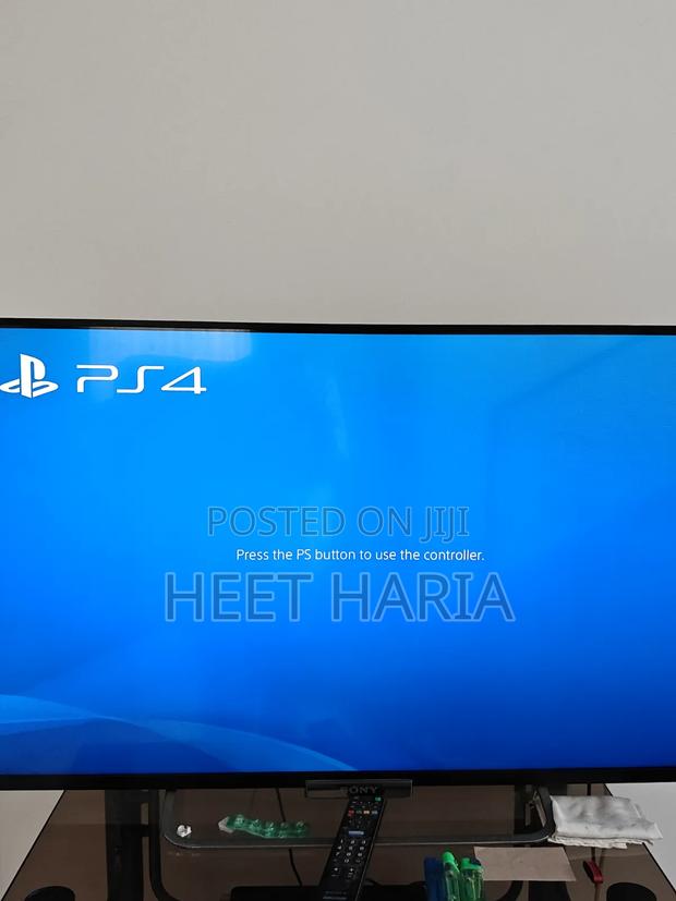 Sony PS4 Fat + 3 Controllers + 6 Games
