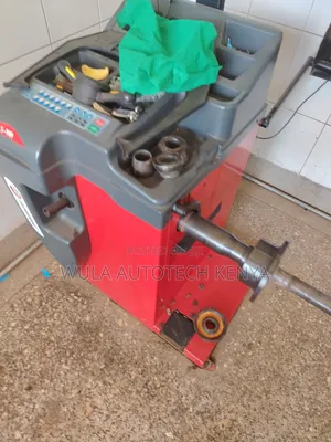 Heavy Duty Wheel Mounting Shaft Balancing Machine S909 Sunshine Italy