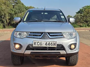 Mitsubishi Pajero 2013 Silver