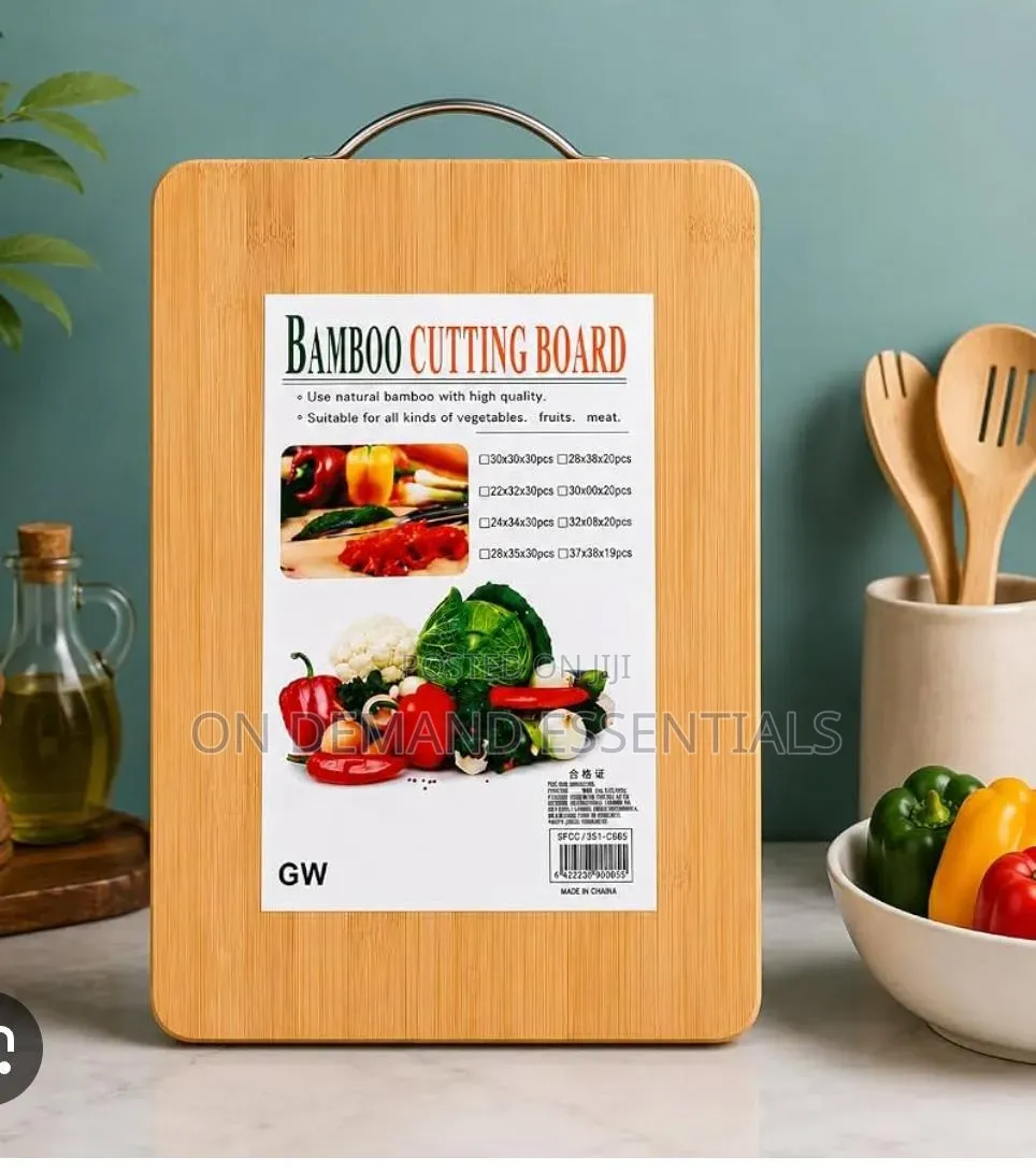 Natural Bamboo Chopping Board Featuring a Handle