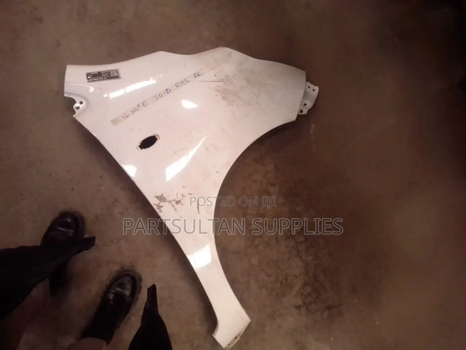 RHS Fender Nissan Note 2012