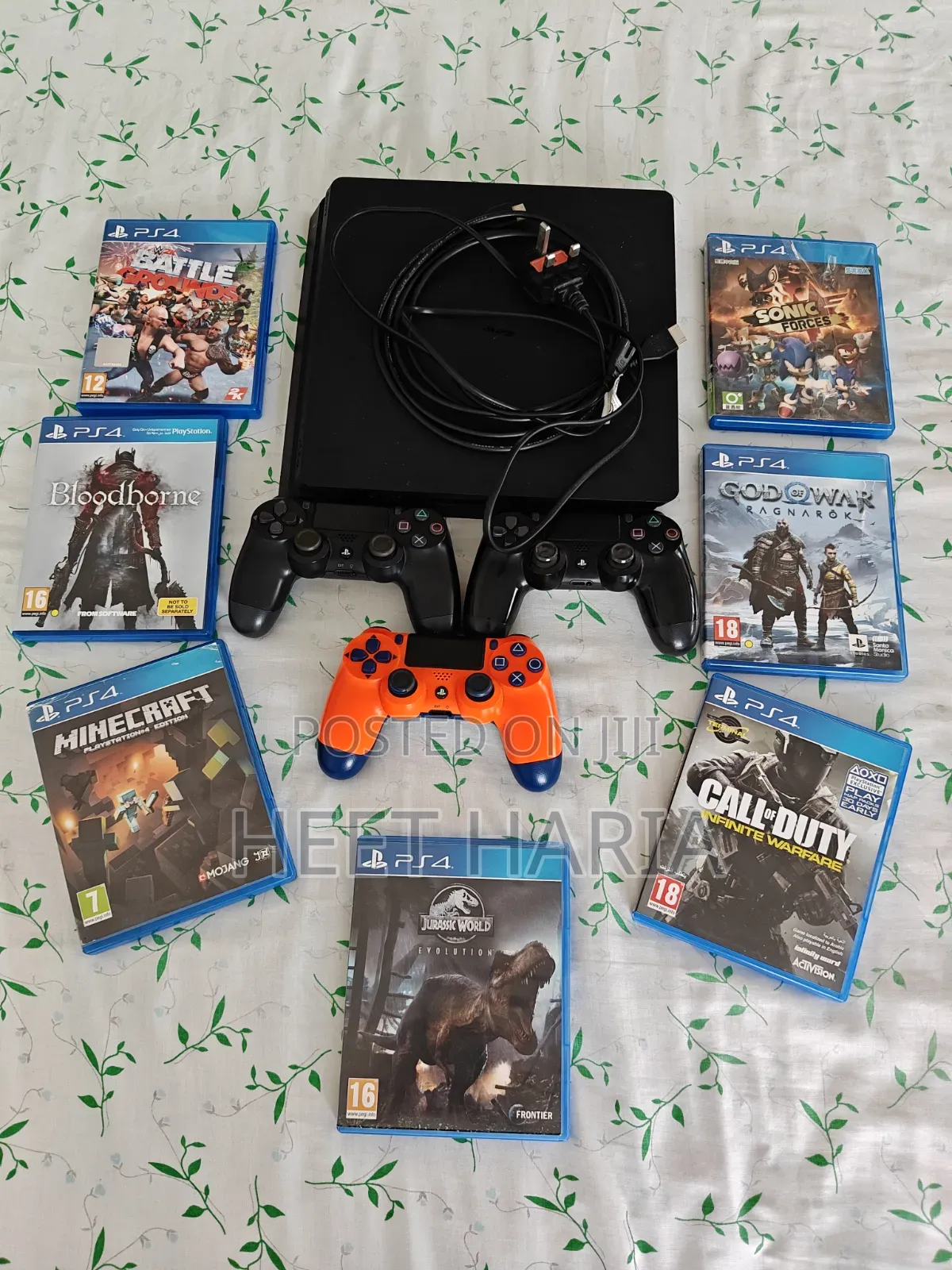 Sony PS4 Fat + 3 Controllers + 6 Games