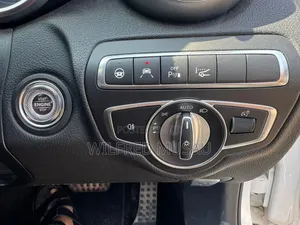 Mercedes-Benz C200 2022 White