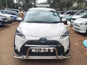 Toyota Sienta 2017 White