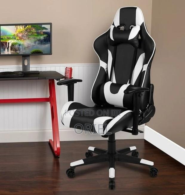 Executive Gaming Chair : Black Leather Ergonomic Gaming Chair