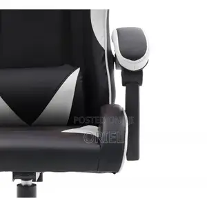 Executive Gaming Chair : Black Leather Ergonomic Gaming Chair