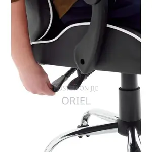 Executive Gaming Chair : Black Leather Ergonomic Gaming Chair