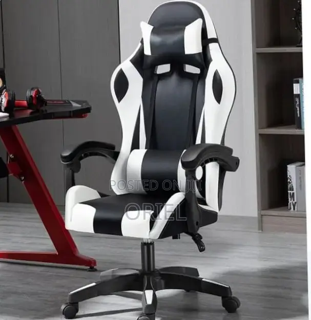 Executive Gaming Chair : Black Leather Ergonomic Gaming Chair