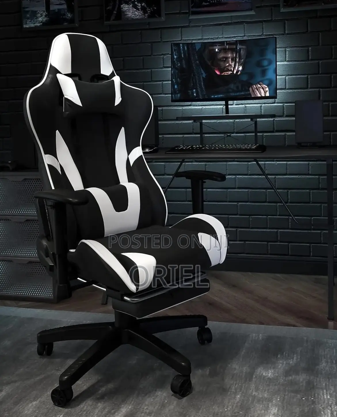 Executive Gaming Chair : Black Leather Ergonomic Gaming Chair