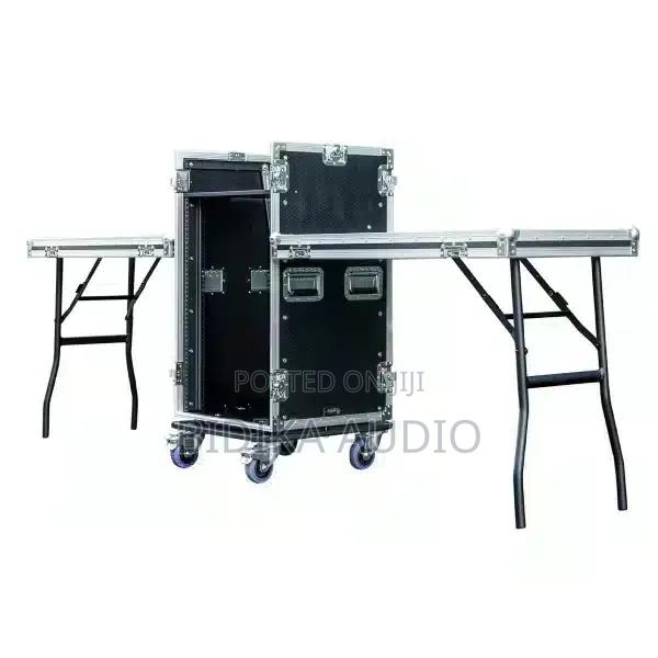 16 Units Flight Rack With 2 Level Tables - main view